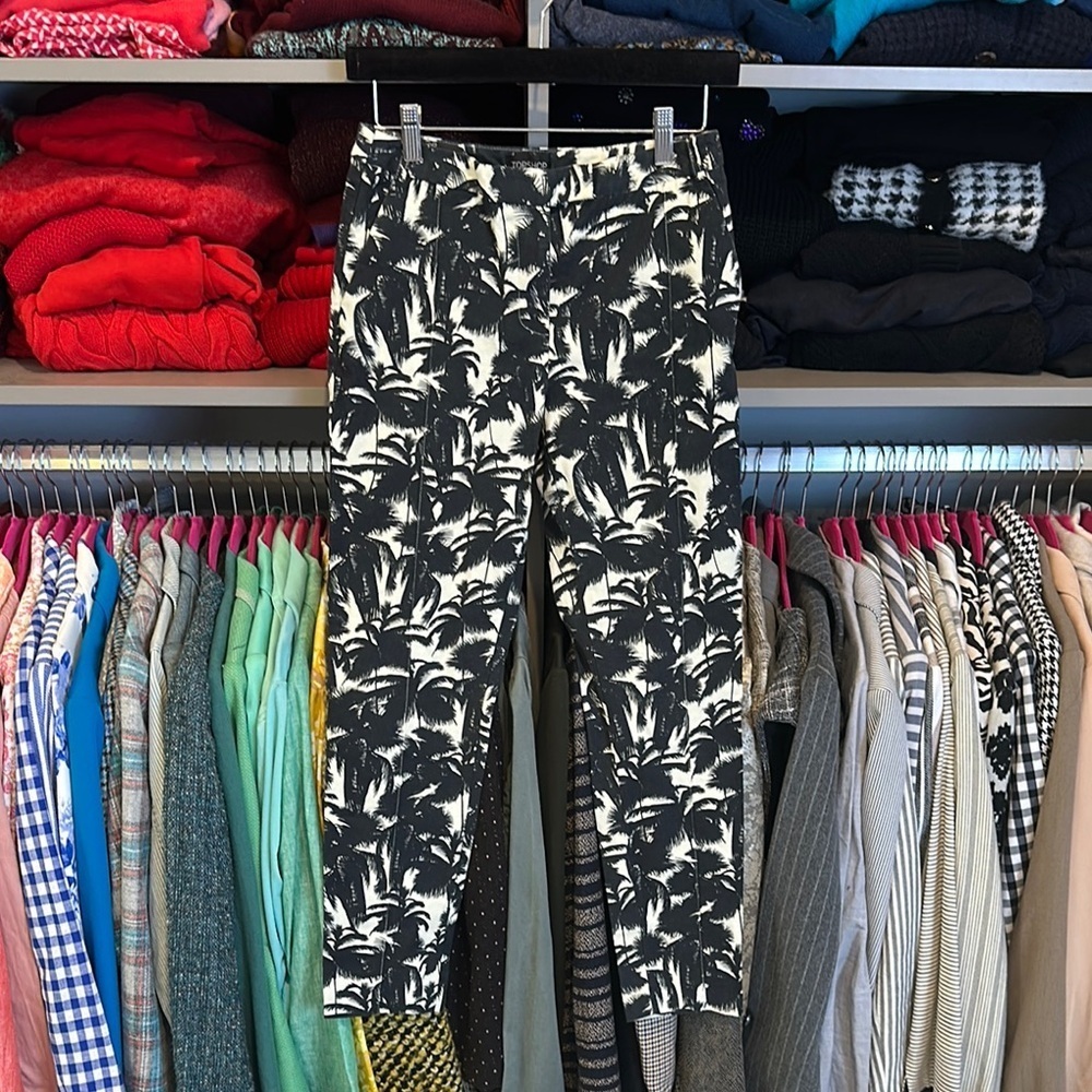 Topshop black/white palm tree print cropped pants size 6